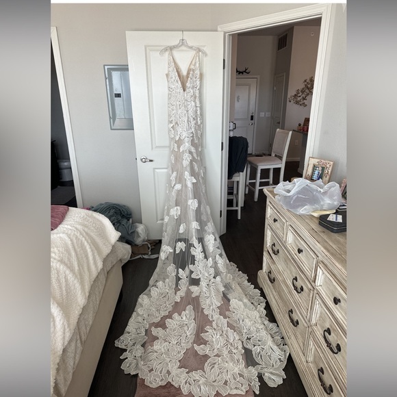 Calla Blanche Maura, 19105 - Picture 4 of 10